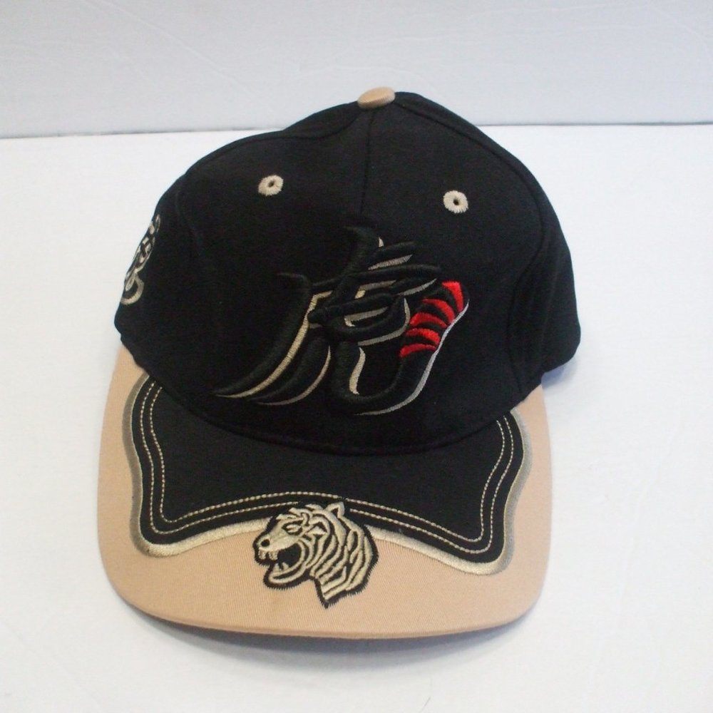 Black And Beige Chinese Logo Baseball Cap StretchF - Picture 3 of 4